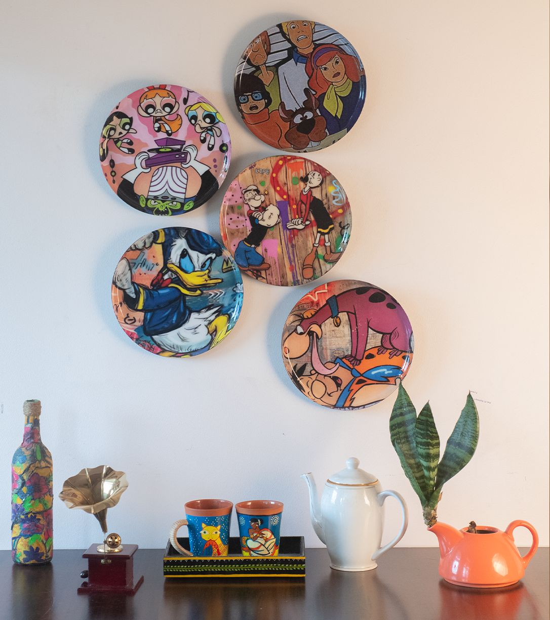 Classic Toons 1 | 10" Metal Wall Hanging Plates with Pre-Attached Hooks (Set of 5)