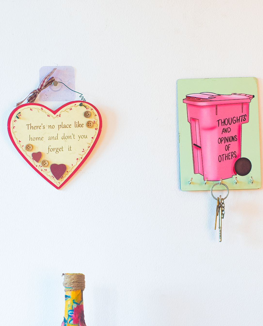 Katha Plates 5-Hook Keyholder • Multicolor • 5″×7″ • MDF • Wall-Mounted for Entryway (Motivation)