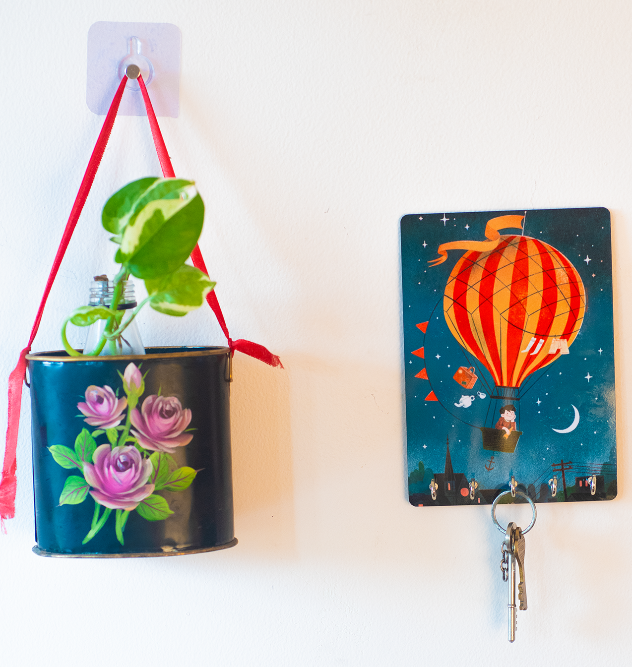 Katha Plates 5-Hook Keyholder • Multicolor • 5″×7″ • MDF • Wall-Mounted for Entryway (Sky Ecape)