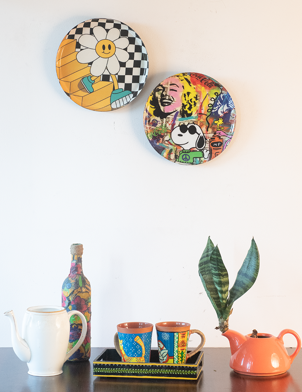 Classic Toons 6| 10" Metal Wall Hanging Plates with Pre-Attached Hooks (Set of 2)