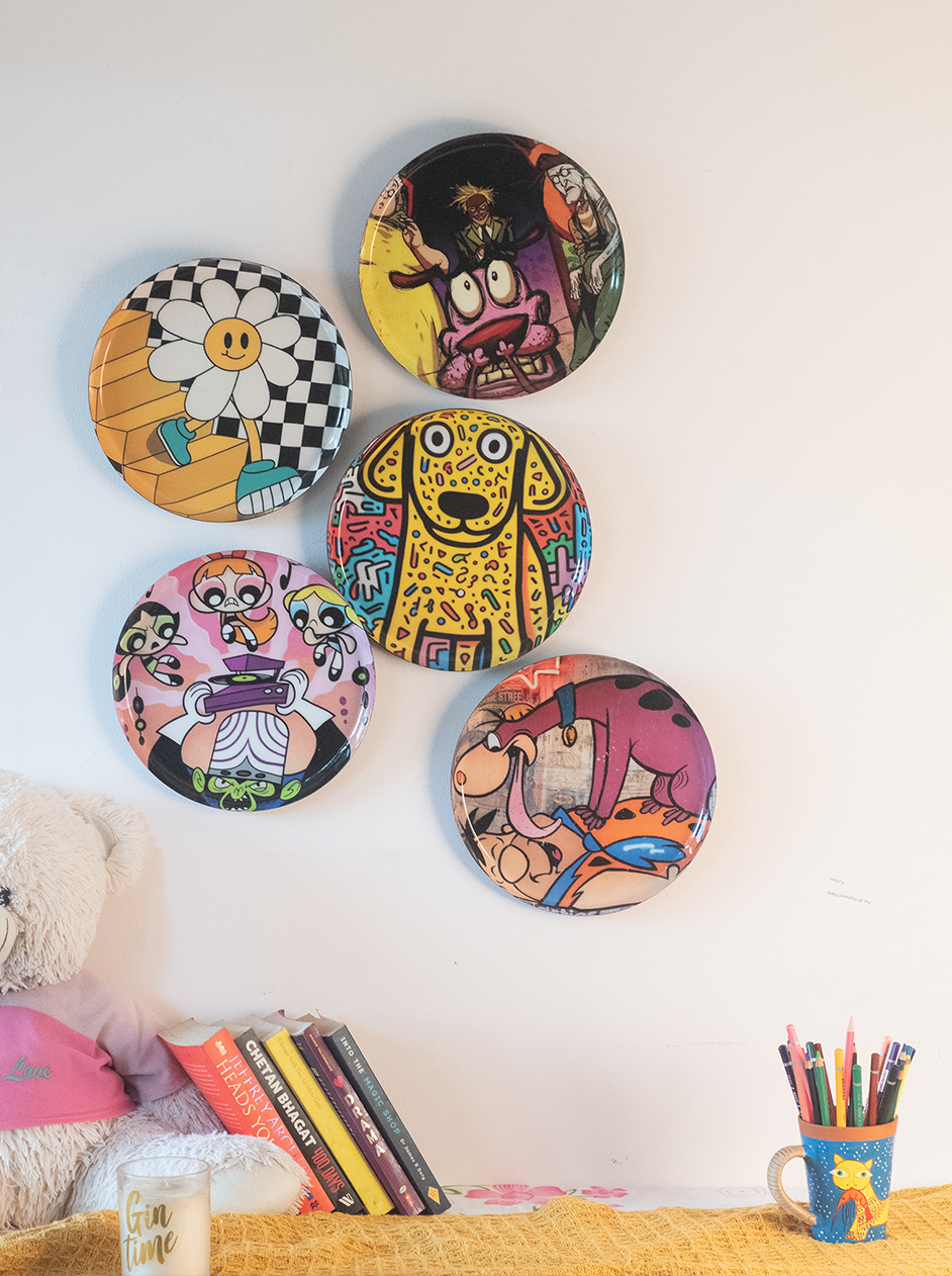 Classic Toons 4 | 10" Metal Wall Hanging Plates with Pre-Attached Hooks (Set of 5)