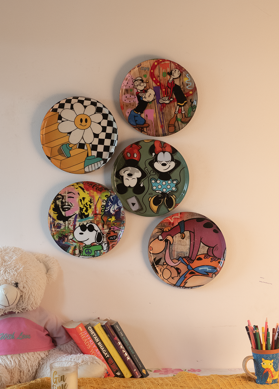 Classic Toons 5 | 10" Metal Wall Hanging Plates with Pre-Attached Hooks (Set of 5)