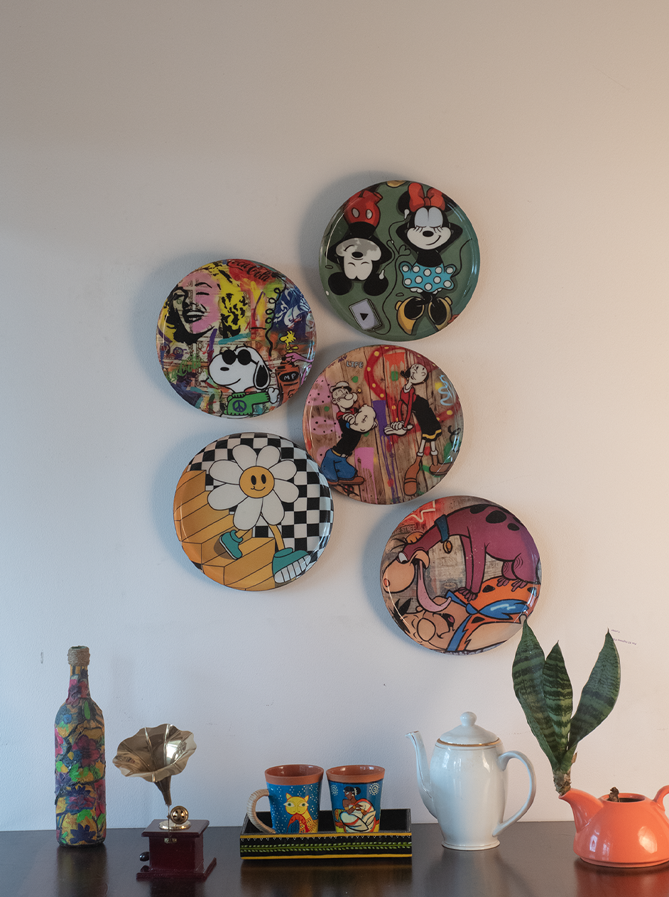 Classic Toons 5 | 10" Metal Wall Hanging Plates with Pre-Attached Hooks (Set of 5)
