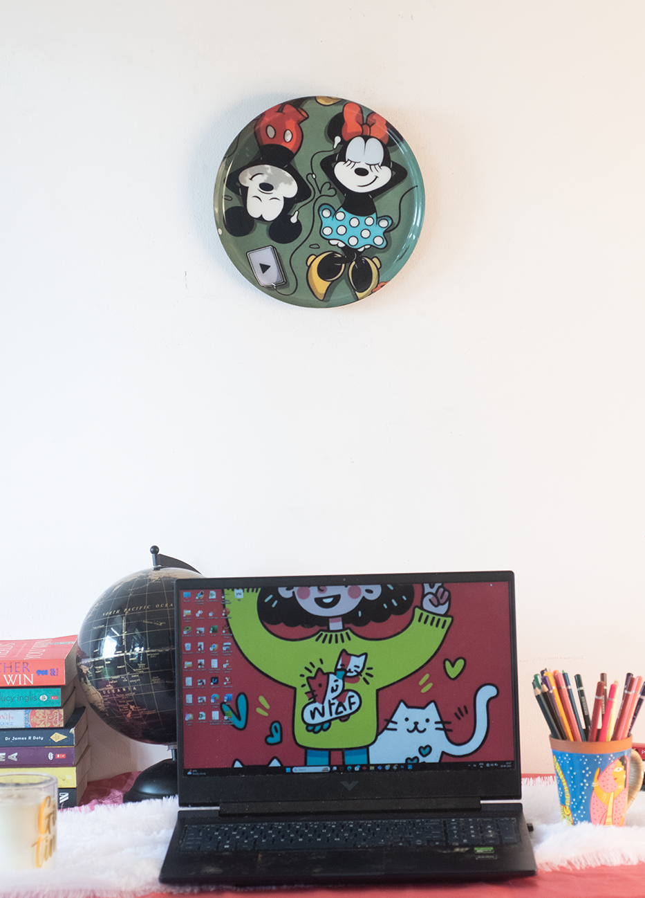 Classic Toons 11| 10" Metal Wall Hanging Plates with Pre-Attached Hooks (Set of 1)