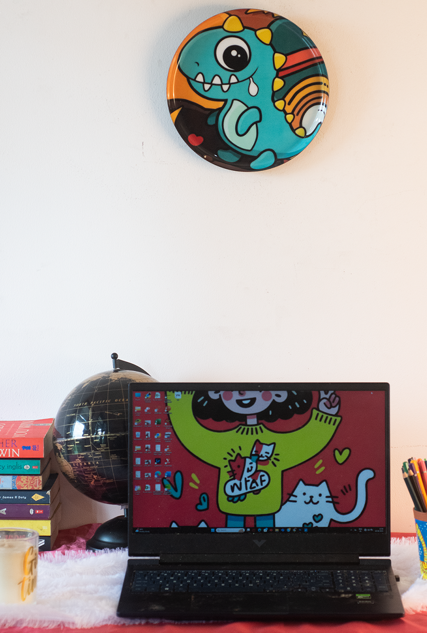 Classic Toons 3| 10" Metal Wall Hanging Plates with Pre-Attached Hooks (Set of 1)