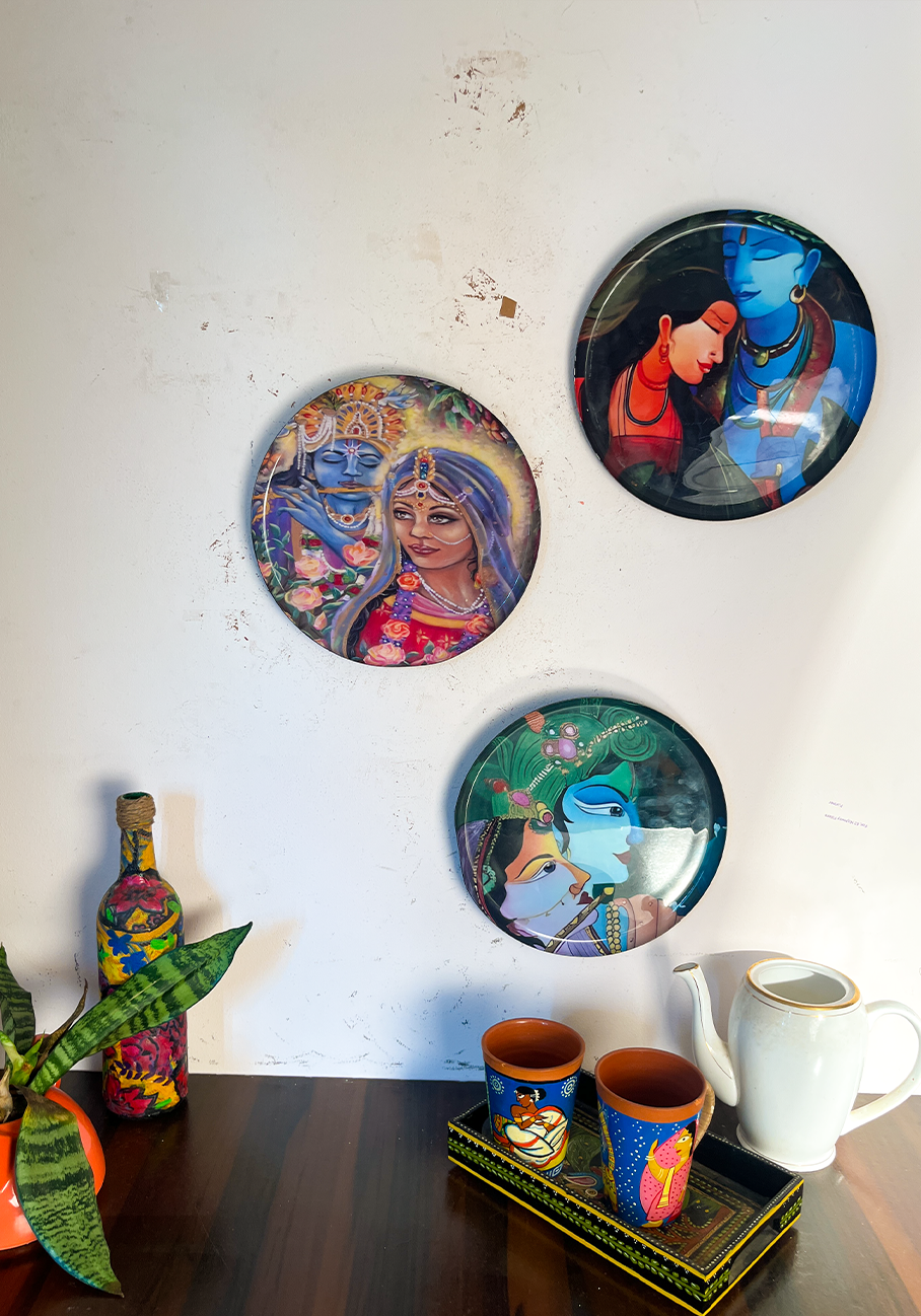 Radha Krishna Kathayein | The Divine Melody | Wall Décor Plates | 10" (Set of 3)
