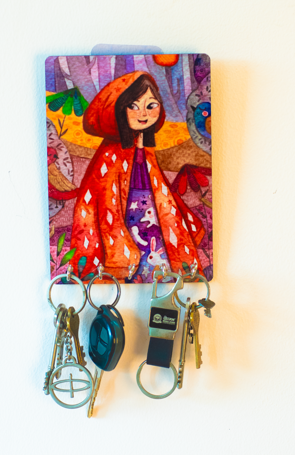 Katha Plates 5-Hook Keyholder • Multicolor • 5″×7″ • MDF • Wall-Mounted for Entryway (Red Riding Hood)