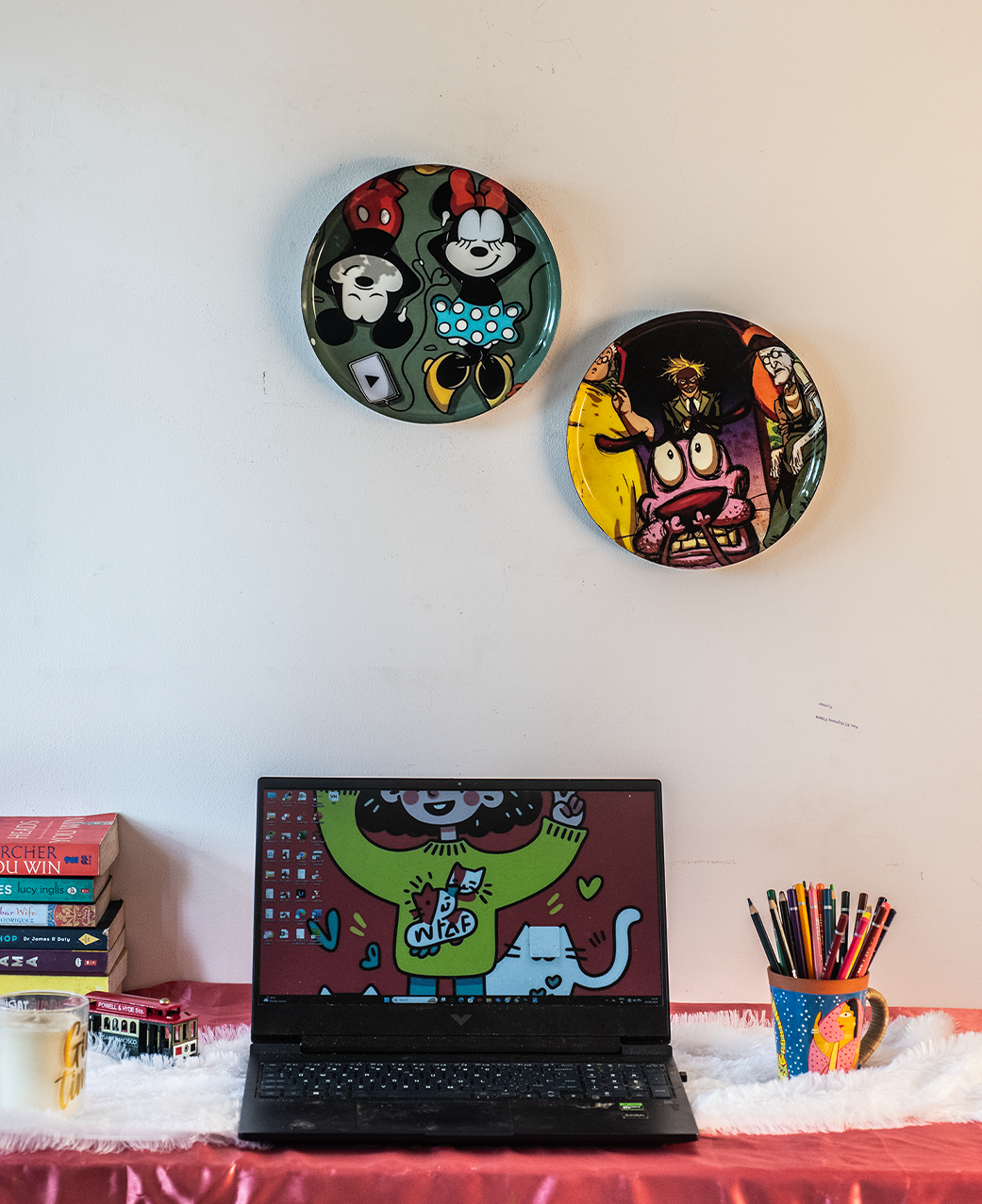 Classic Toons 9| 10" Metal Wall Hanging Plates with Pre-Attached Hooks (Set of 2)