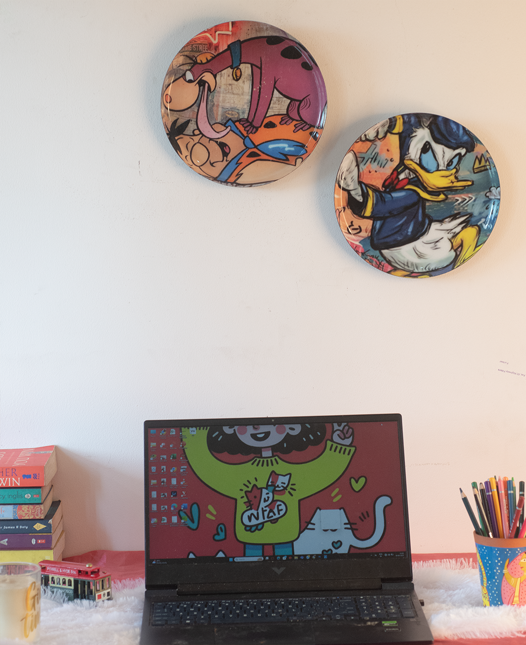 Classic Toons 7| 10" Metal Wall Hanging Plates with Pre-Attached Hooks (Set of 2)