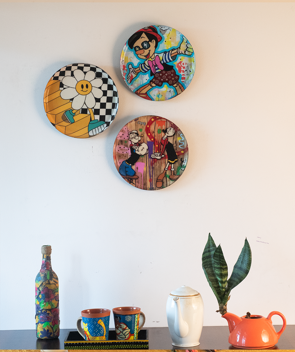 Classic Toons 10| 10" Metal Wall Hanging Plates with Pre-Attached Hooks (Set of 3)