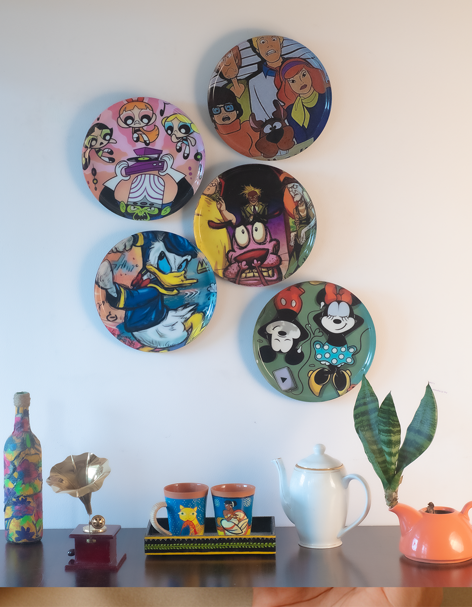 Classic Toons 2 | 10" Metal Wall Hanging Plates with Pre-Attached Hooks (Set of 5)