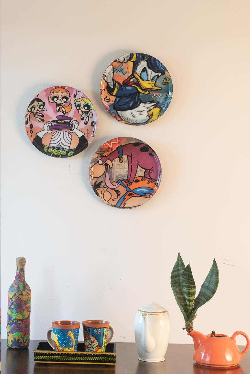 Classic Toons 7| 10" Metal Wall Hanging Plates with Pre-Attached Hooks (Set of 3)