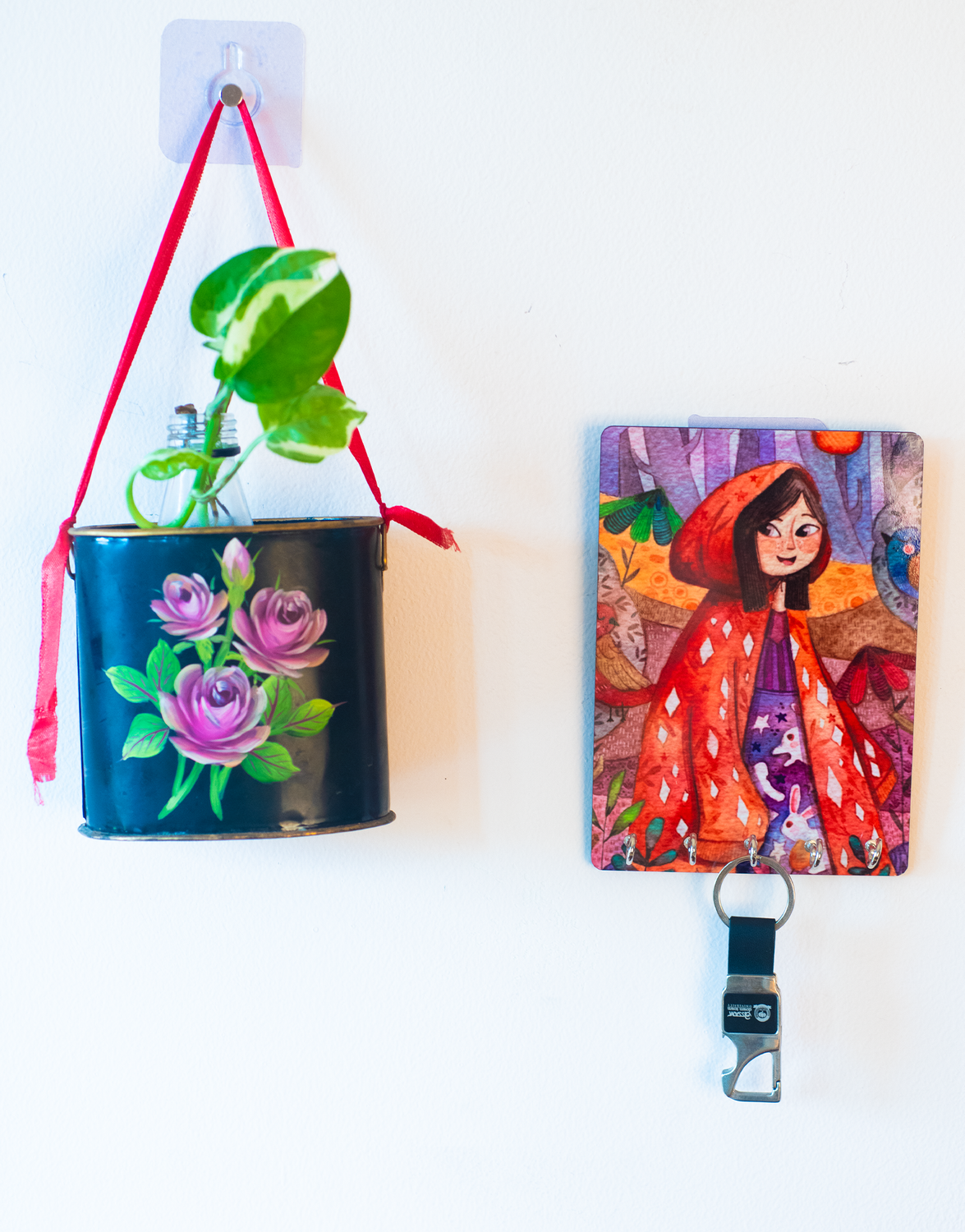 Katha Plates 5-Hook Keyholder • Multicolor • 5″×7″ • MDF • Wall-Mounted for Entryway (Red Riding Hood)