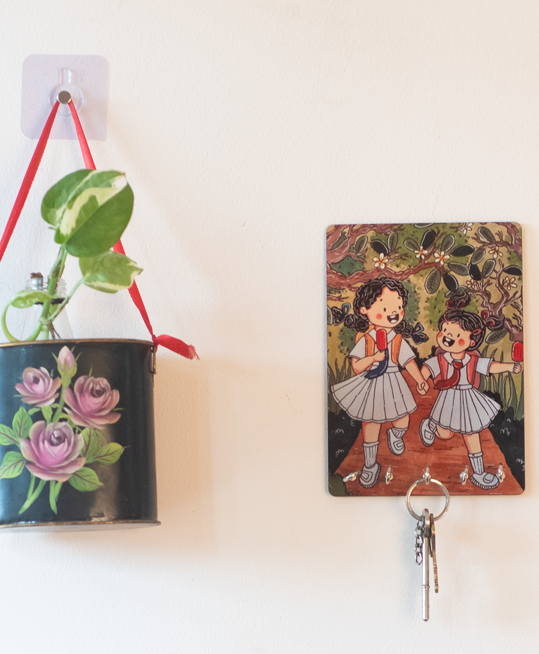 Katha Plates 5-Hook Keyholder • Multicolor • 5″×7″ • MDF • Wall-Mounted for Entryway (Walk to School)