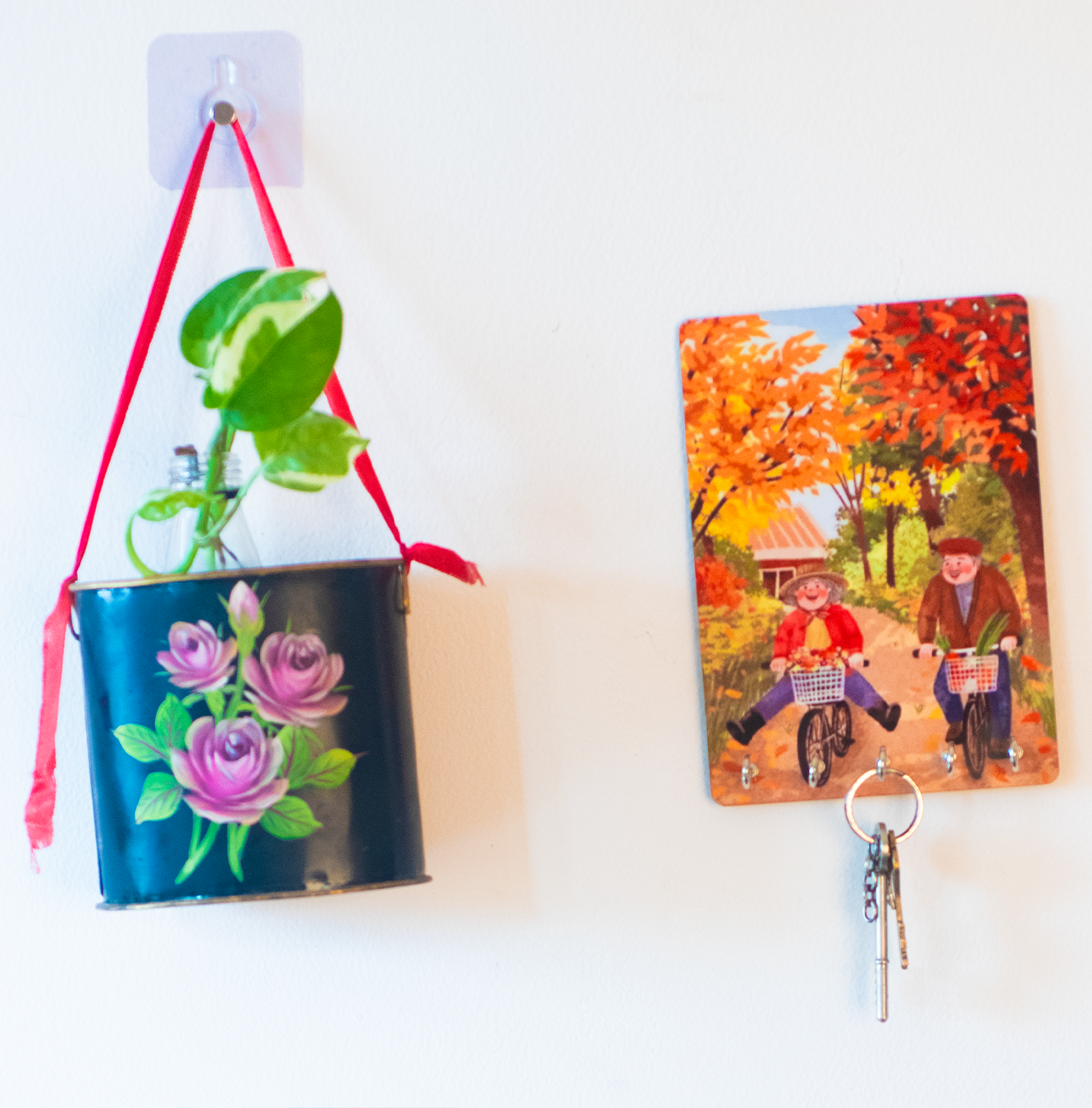 Katha Plates 5-Hook Keyholder • Multicolor • 5″×7″ • MDF • Wall-Mounted for Entryway (Bicycle Date)