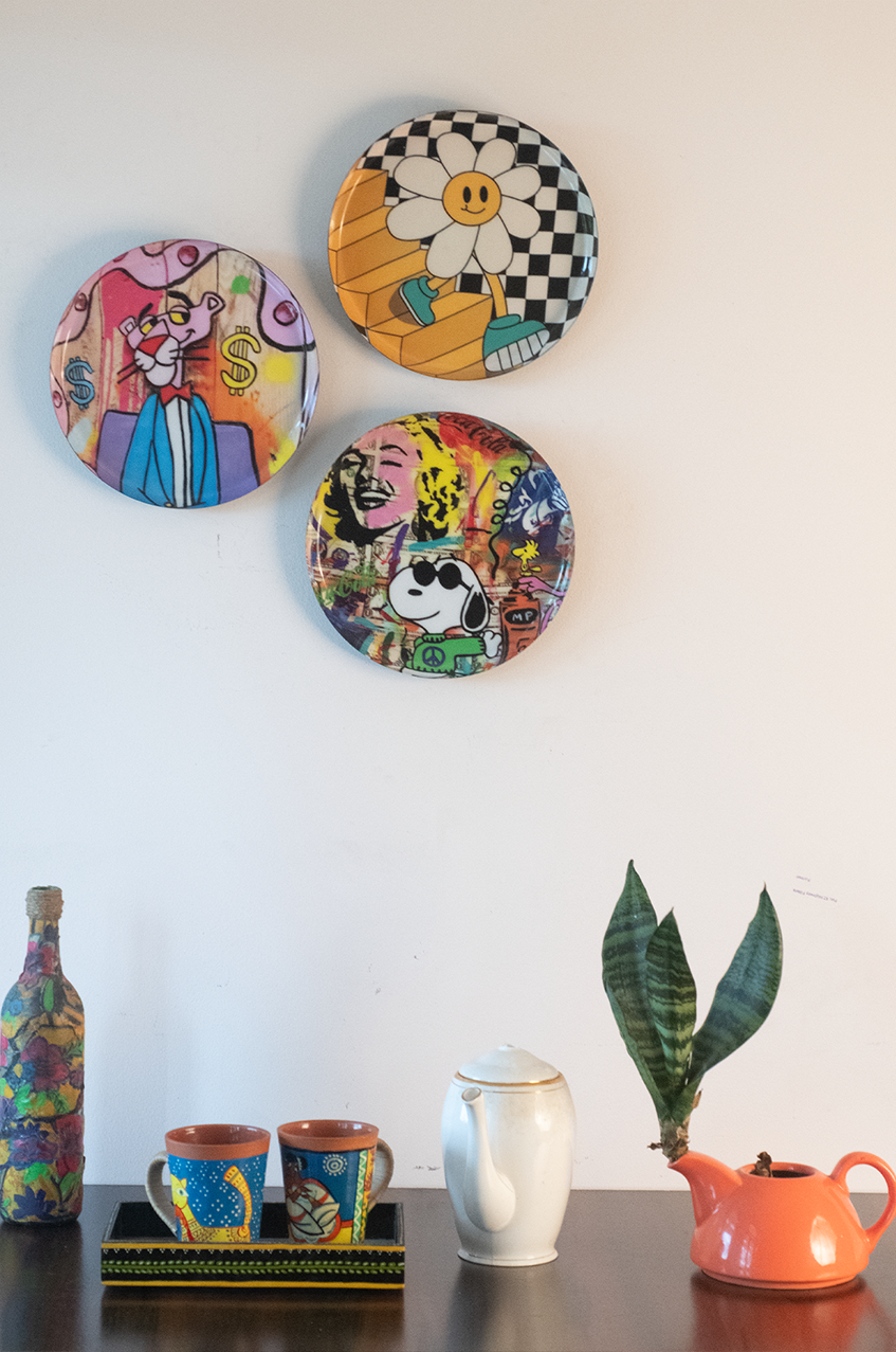Classic Toons 6| 10" Metal Wall Hanging Plates with Pre-Attached Hooks (Set of 3)