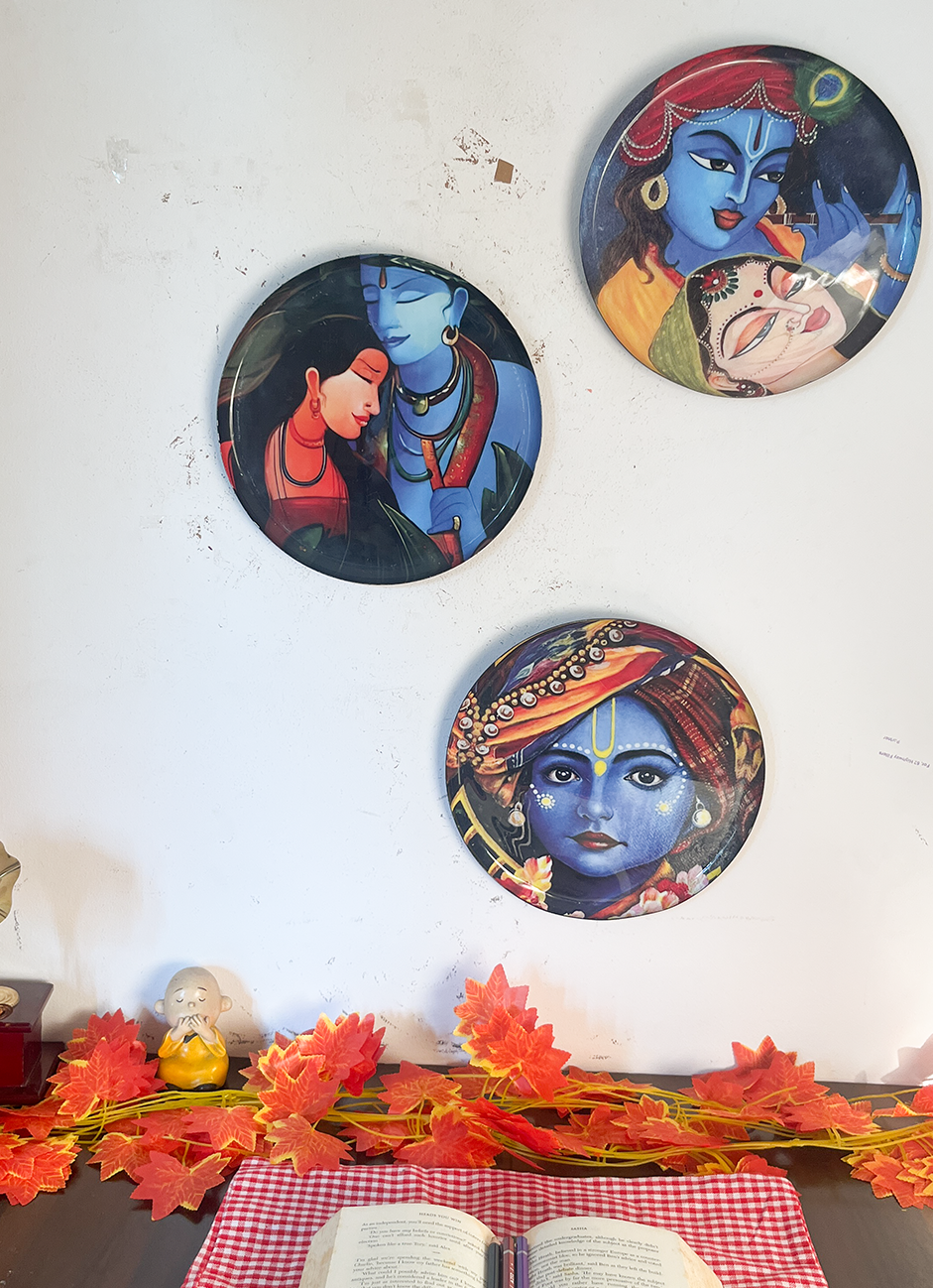 Radha Krishna Kathayein | The Divine Love| Wall Décor Plates | 10" (Set of 3)