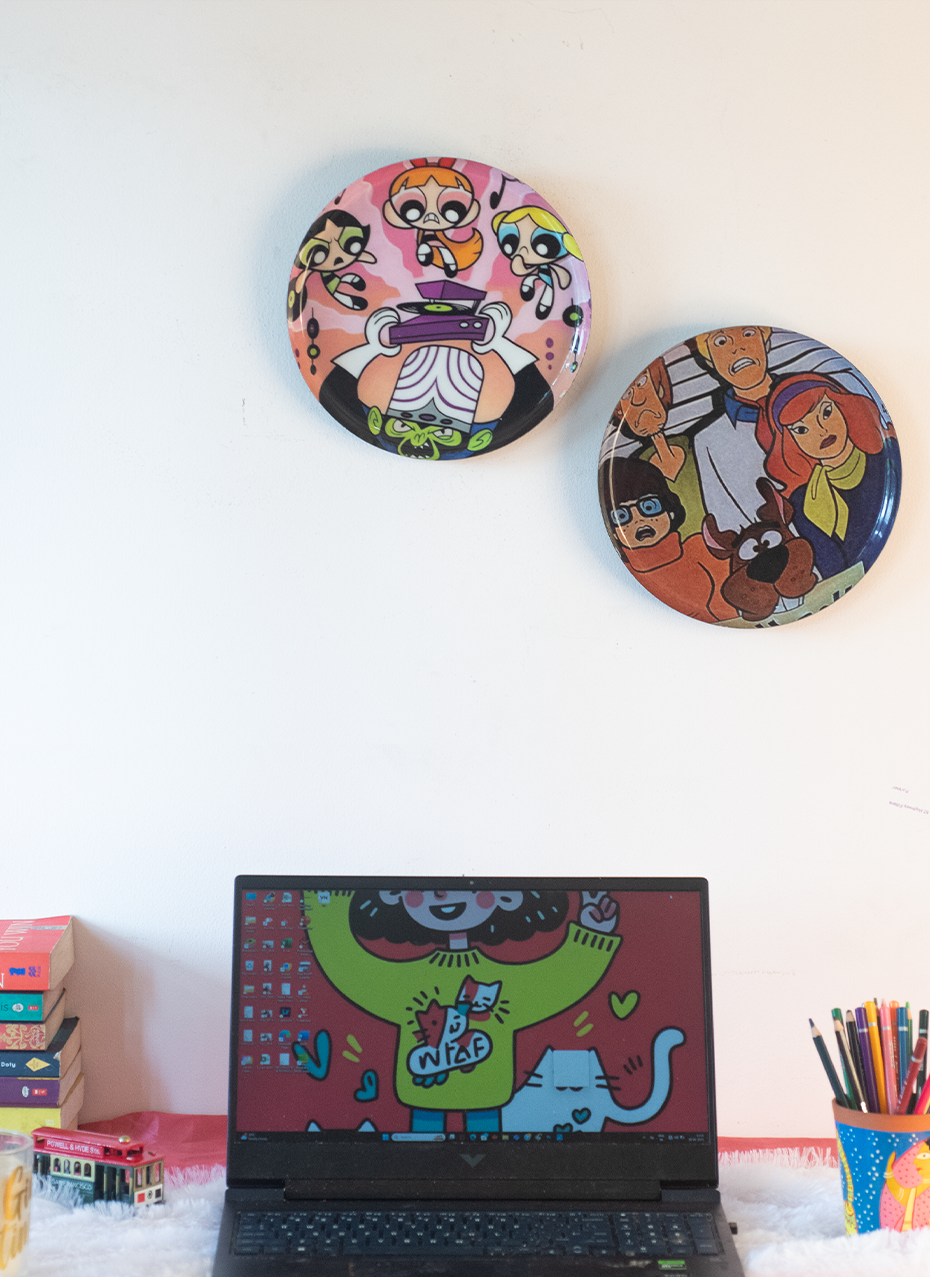 Classic Toons 8| 10" Metal Wall Hanging Plates with Pre-Attached Hooks (Set of 2)