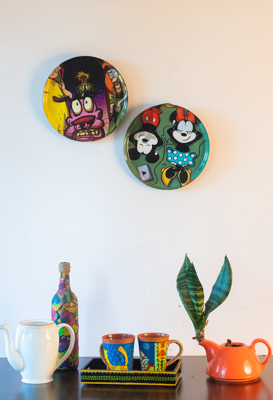 Classic Toons 9| 10" Metal Wall Hanging Plates with Pre-Attached Hooks (Set of 2)