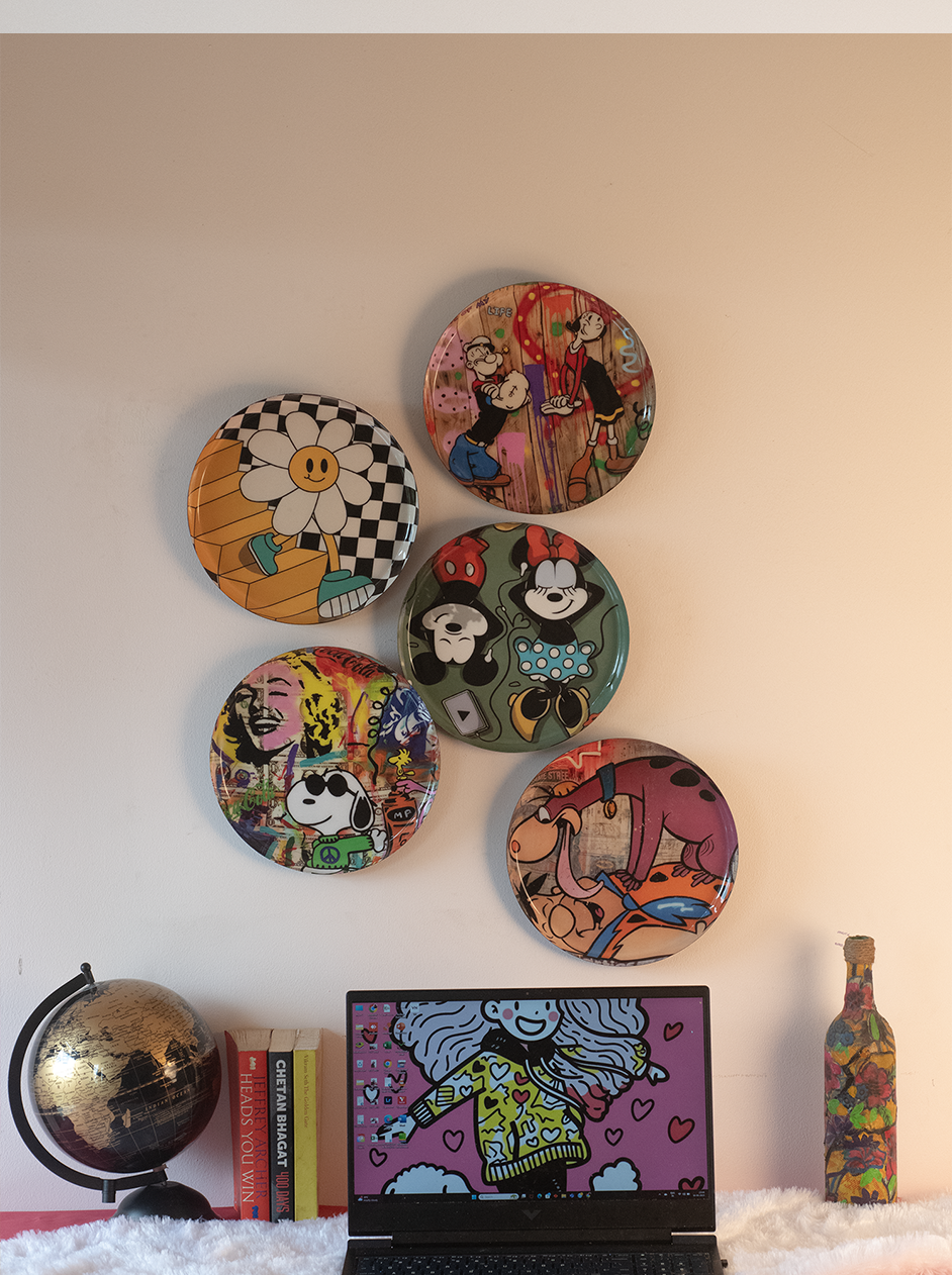 Classic Toons 5 | 10" Metal Wall Hanging Plates with Pre-Attached Hooks (Set of 5)