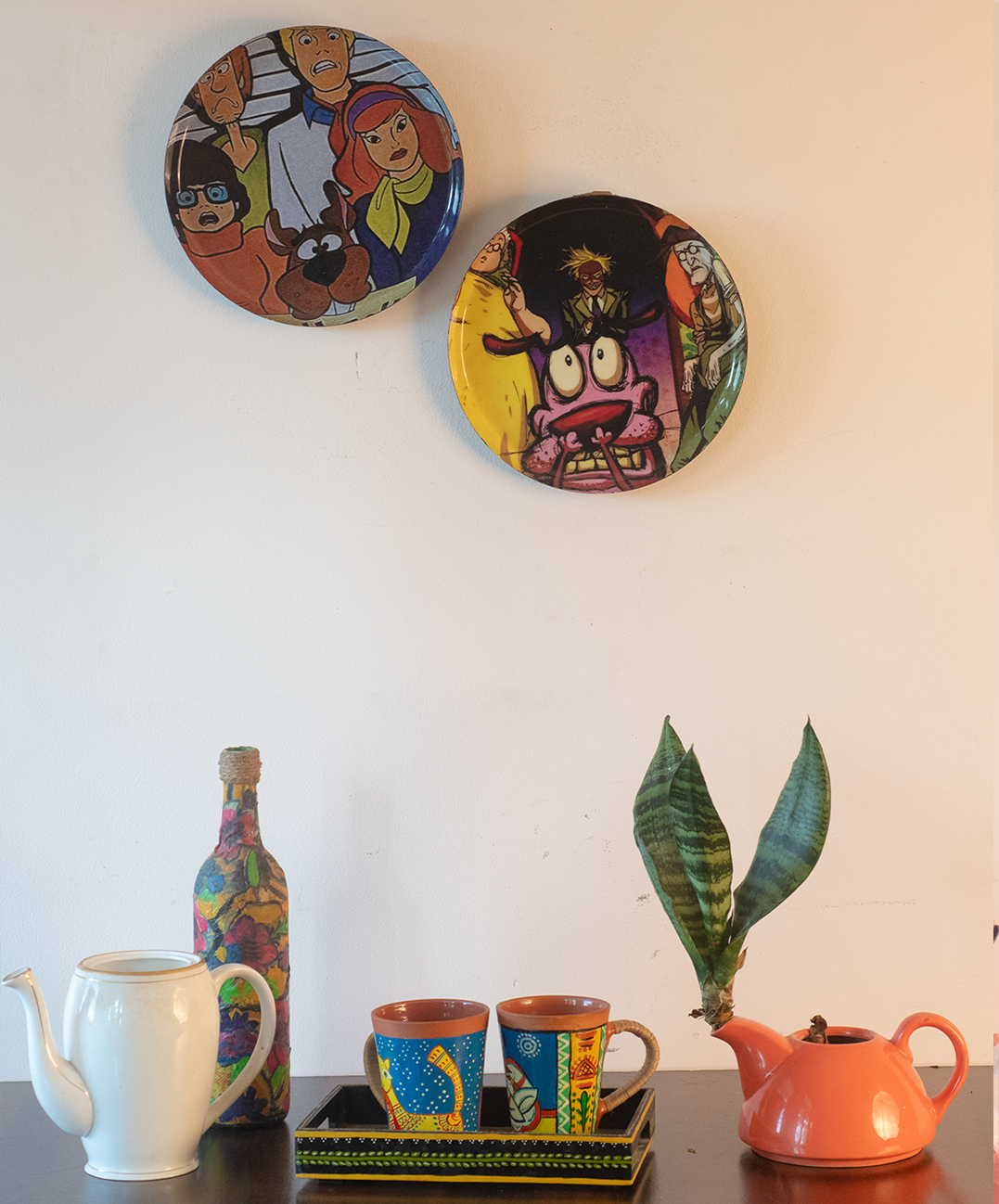 Classic Toons 4| 10" Metal Wall Hanging Plates with Pre-Attached Hooks (Set of 2)