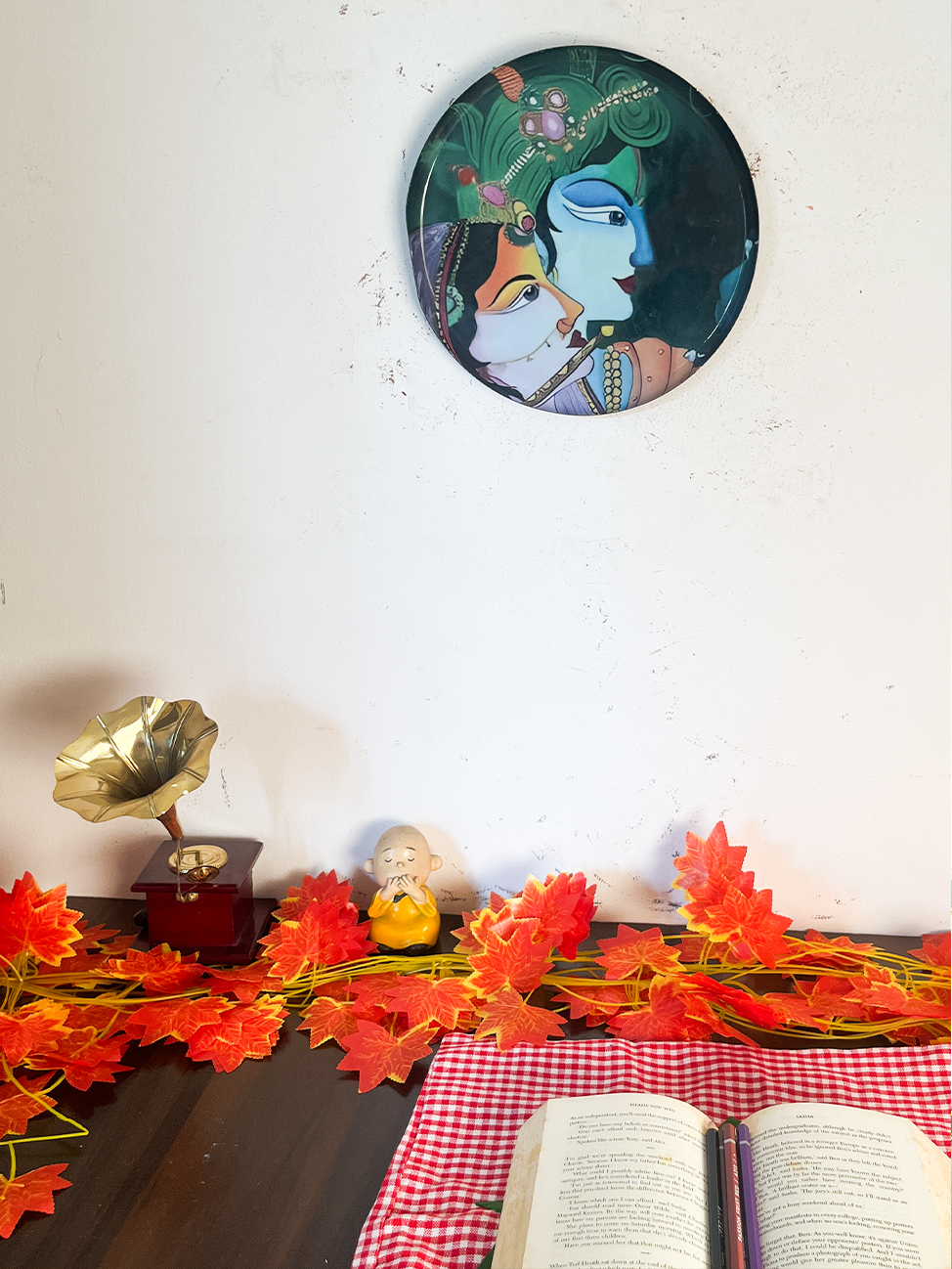 Radha Krishna Kathayein | The Divine Melody | Wall Décor Plate | 10"