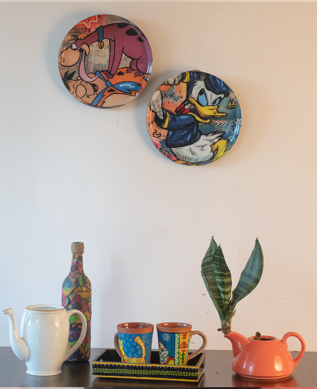 Classic Toons 7| 10" Metal Wall Hanging Plates with Pre-Attached Hooks (Set of 2)