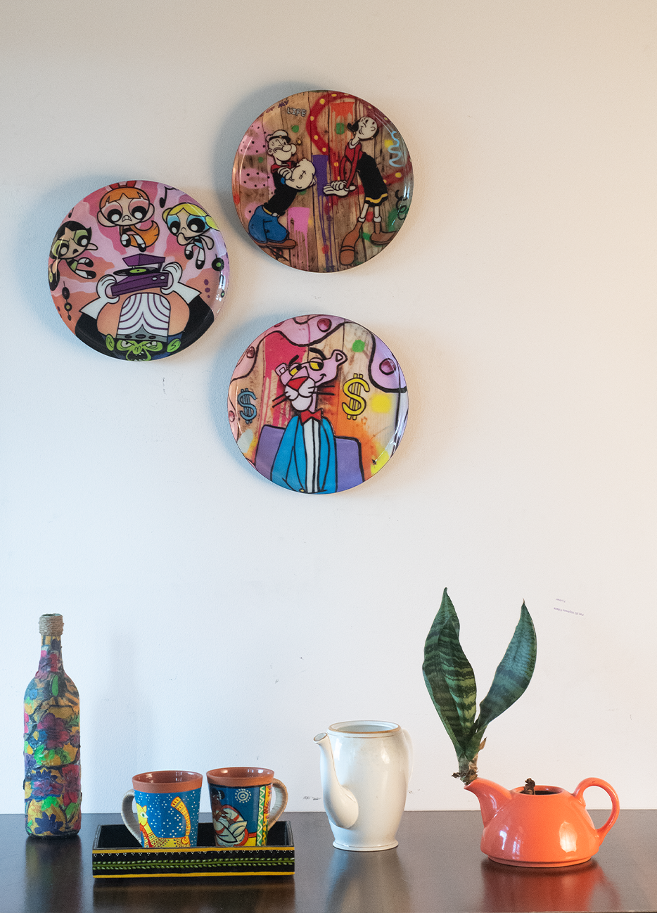 Classic Toons 8| 10" Metal Wall Hanging Plates with Pre-Attached Hooks (Set of 3)