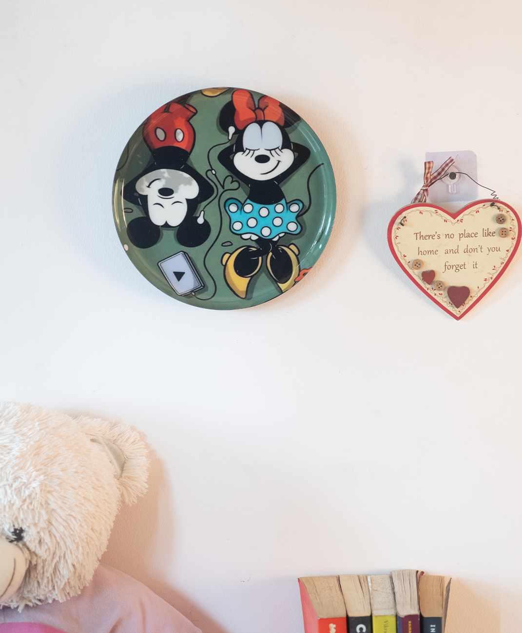 Classic Toons 11| 10" Metal Wall Hanging Plates with Pre-Attached Hooks (Set of 1)