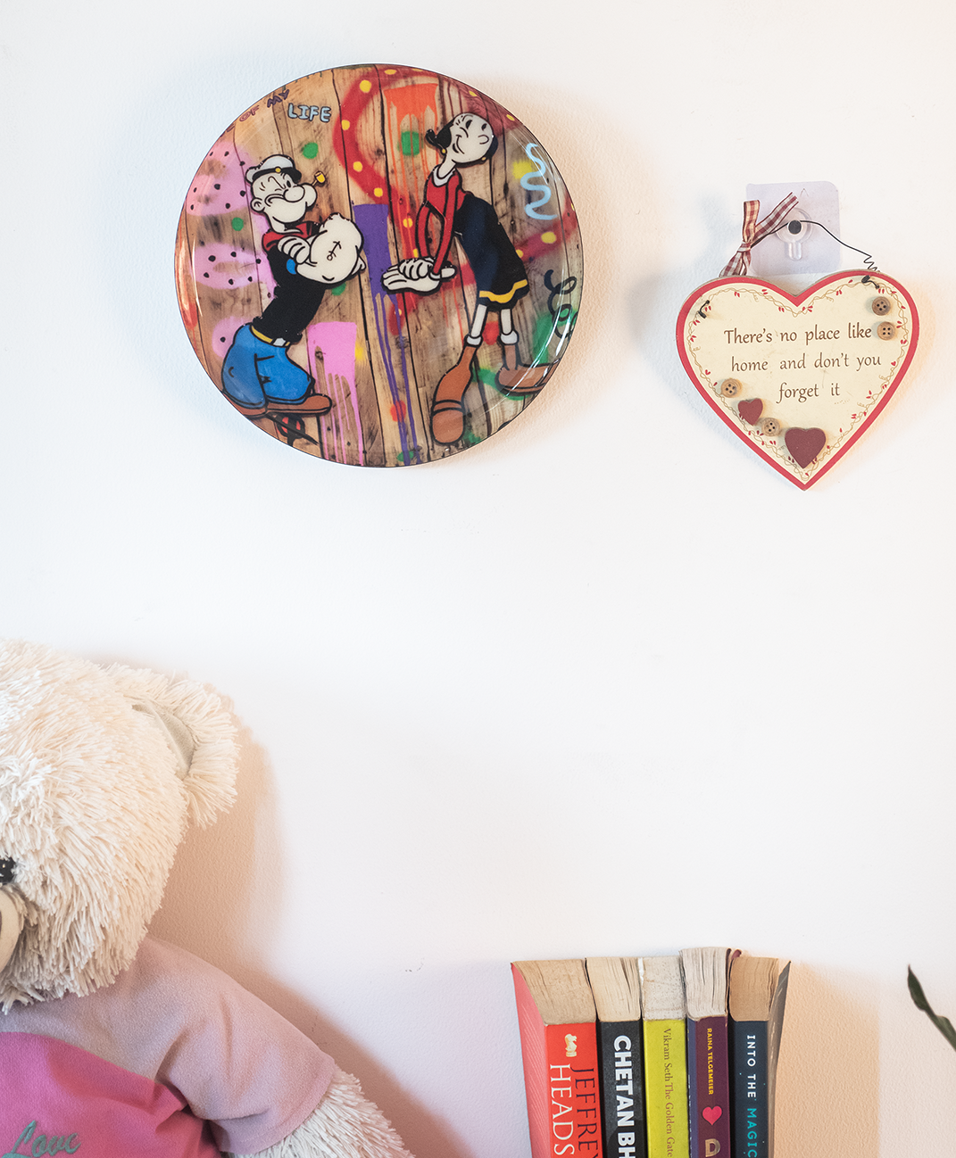 Classic Toons 1| 10" Metal Wall Hanging Plates with Pre-Attached Hooks (Set of 1)