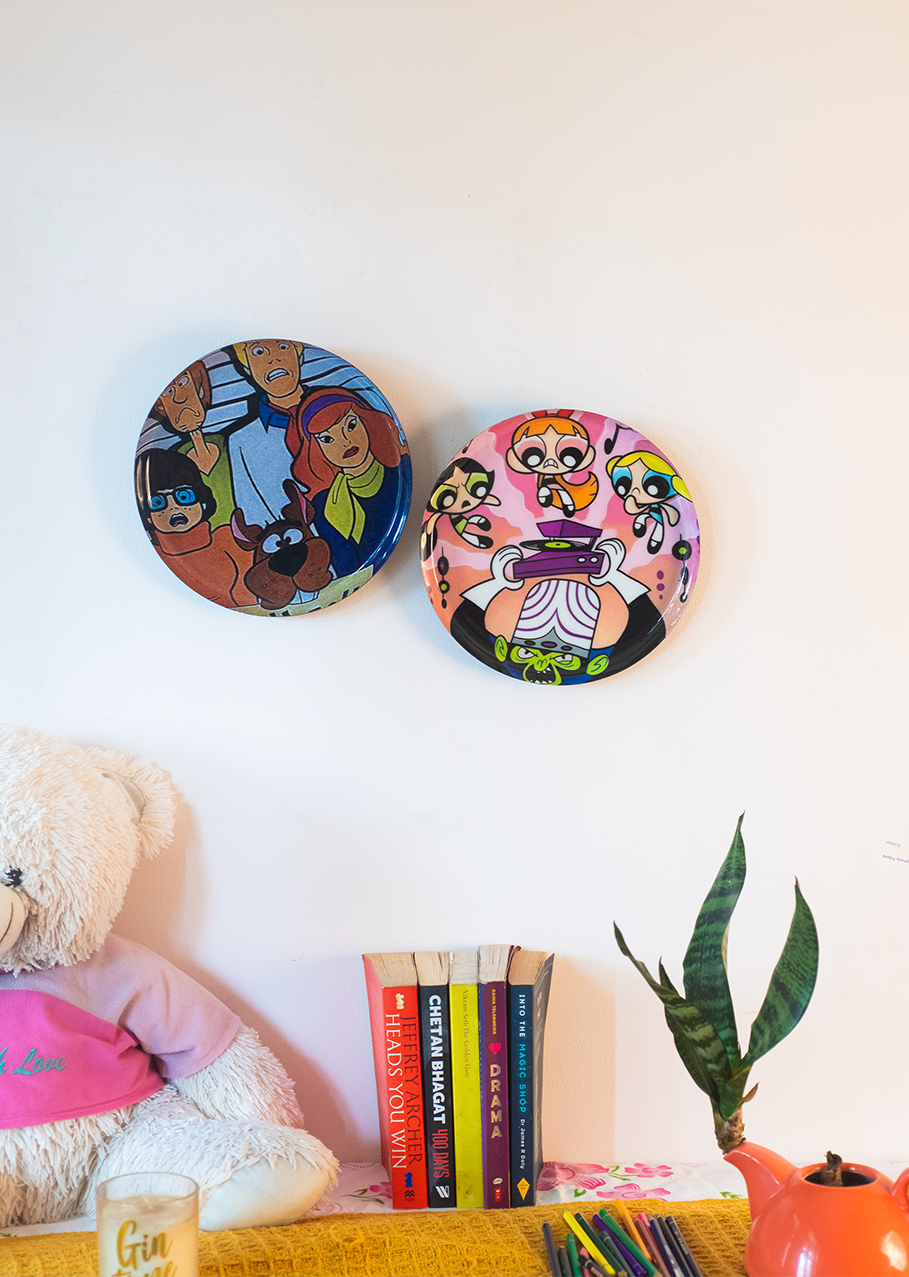 Classic Toons 8| 10" Metal Wall Hanging Plates with Pre-Attached Hooks (Set of 2)