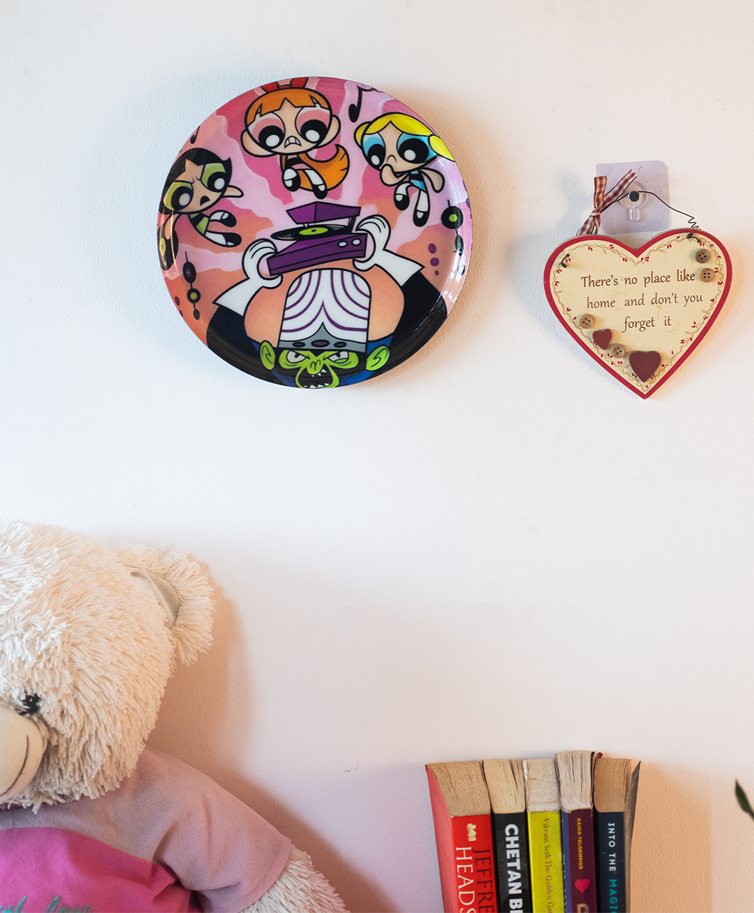 Classic Toons 7| 10" Metal Wall Hanging Plates with Pre-Attached Hooks (Set of 1)