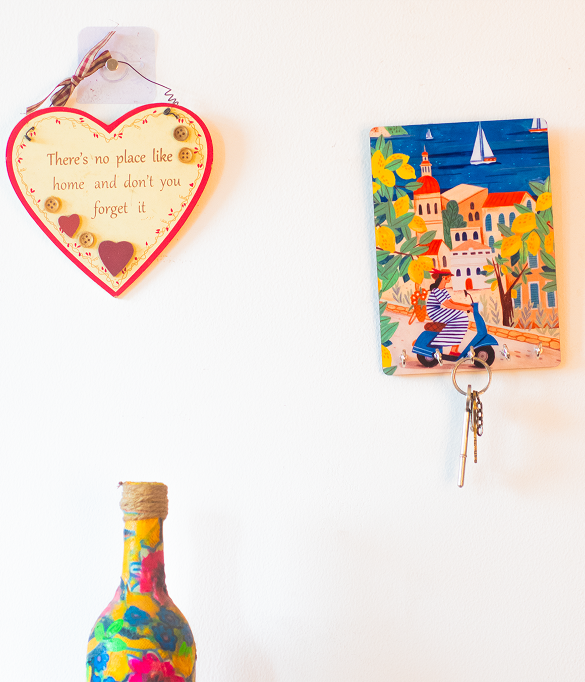 Katha Plates 5-Hook Keyholder • Multicolor • 5″×7″ • MDF • Wall-Mounted for Entryway (Amalfi Coast)