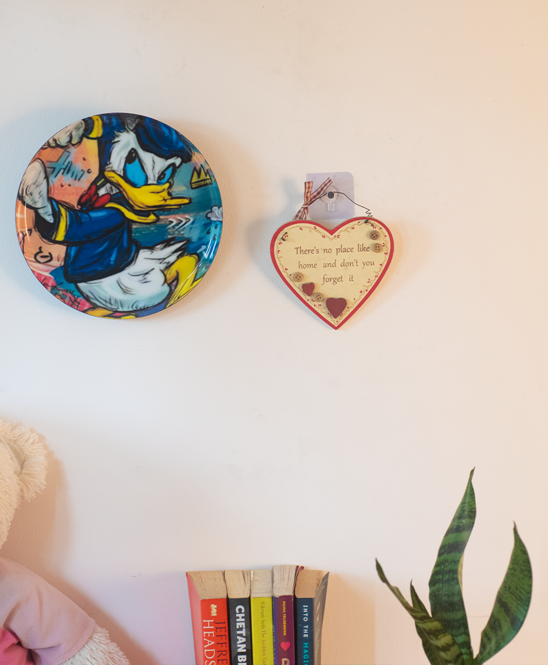 Classic Toons 8| 10" Metal Wall Hanging Plates with Pre-Attached Hooks (Set of 1)