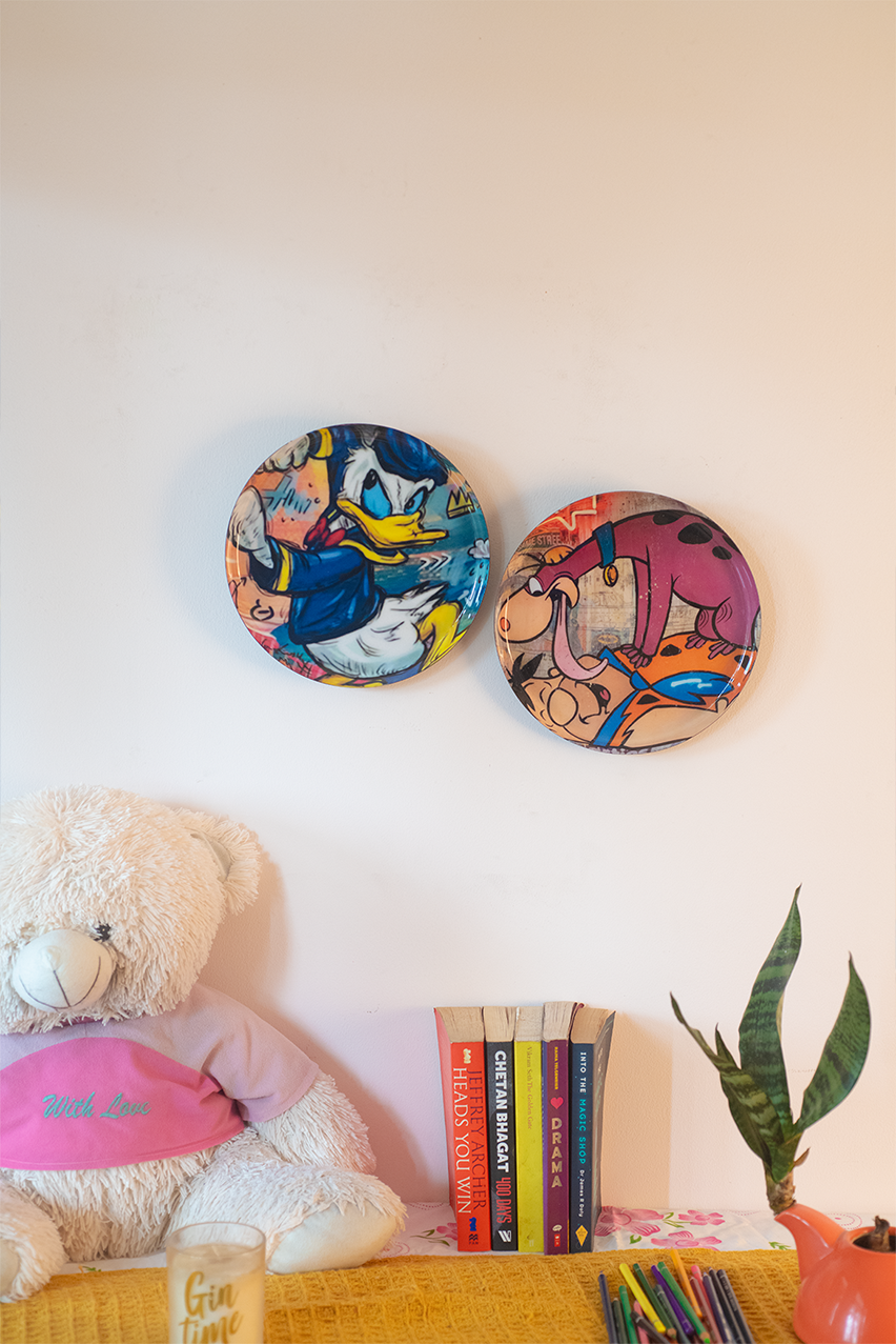 Classic Toons 7| 10" Metal Wall Hanging Plates with Pre-Attached Hooks (Set of 2)